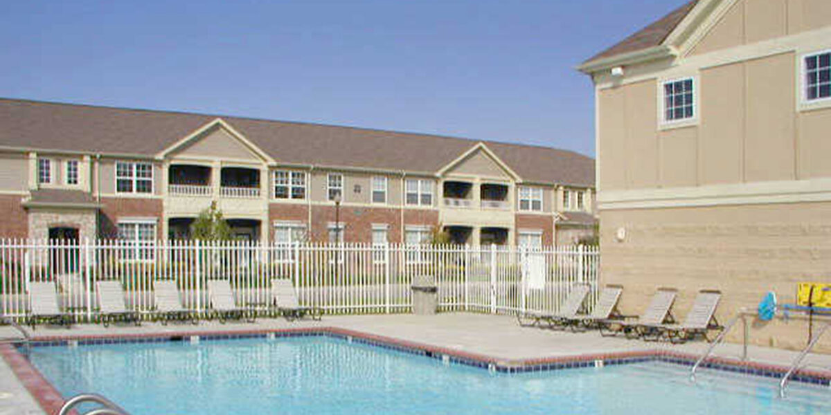 pebble-brook-village-apartments-noblesville-in-swimming-pool